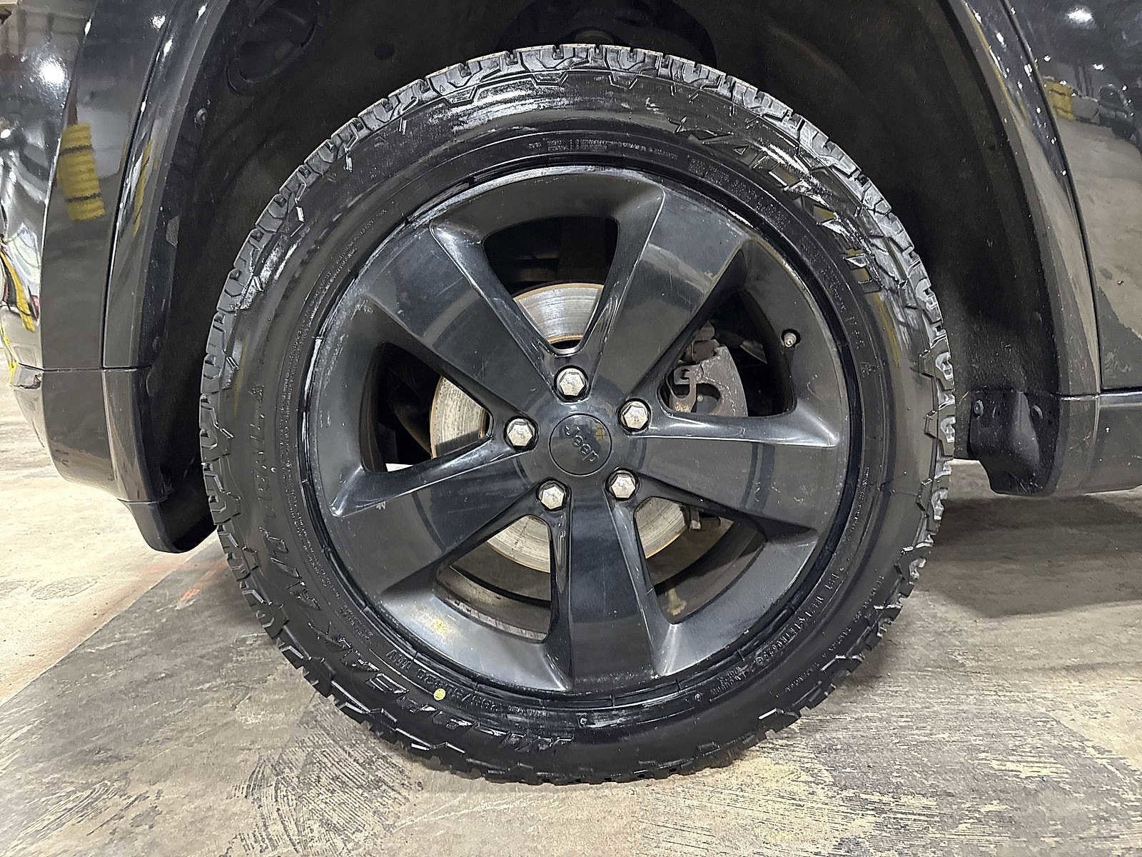 Thumbnail: 2015 Jeep Grand Cherokee - 10