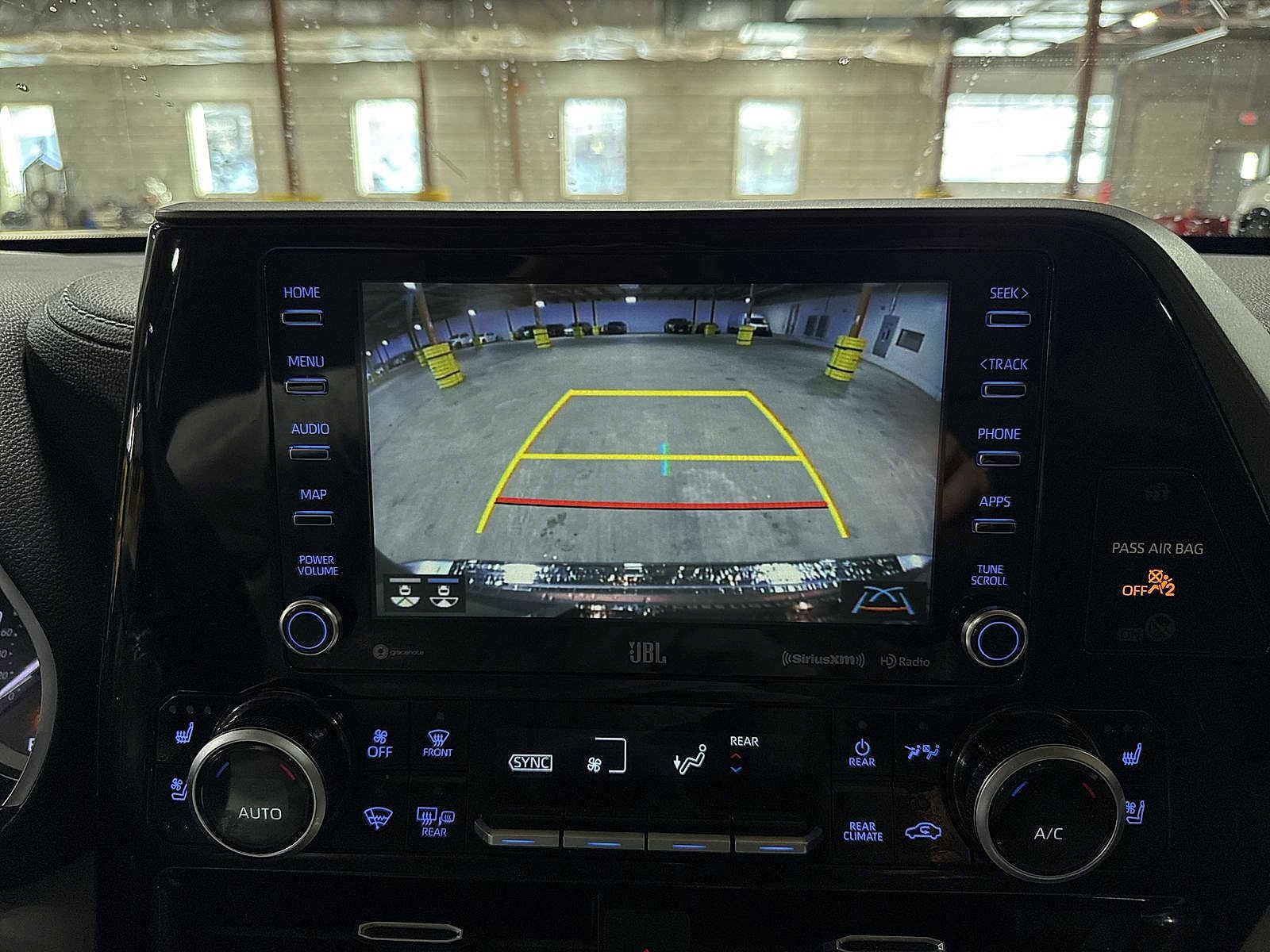 Thumbnail: 2020 Toyota Highlander - 25