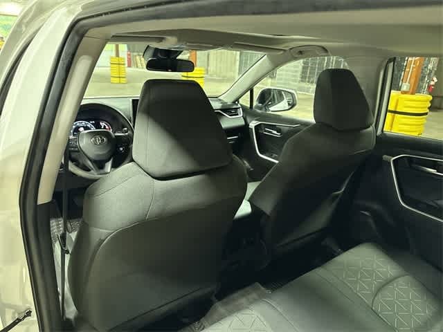 2023 Toyota RAV4 XLE 27