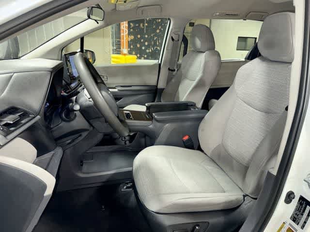 Thumbnail: 2022 Toyota Sienna - 15