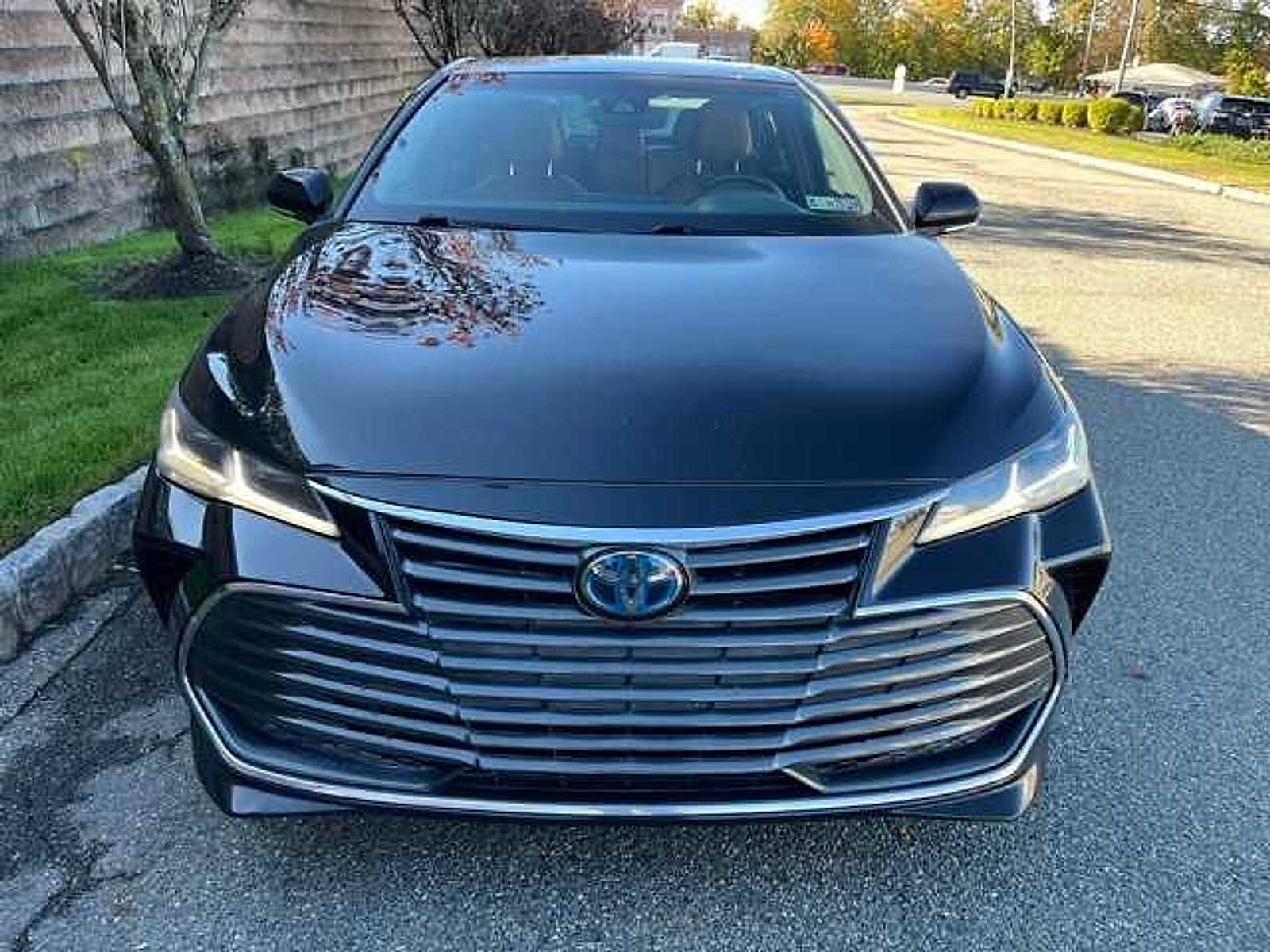 2020 Toyota Avalon Hybrid Limited photo 2