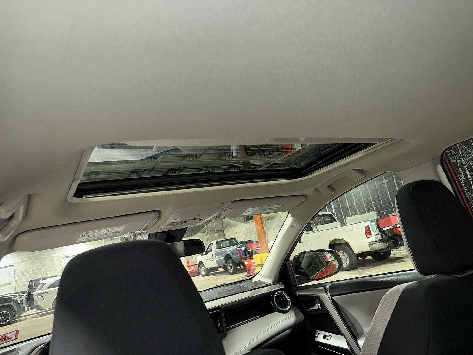 Thumbnail: 2017 Toyota RAV4 - 23