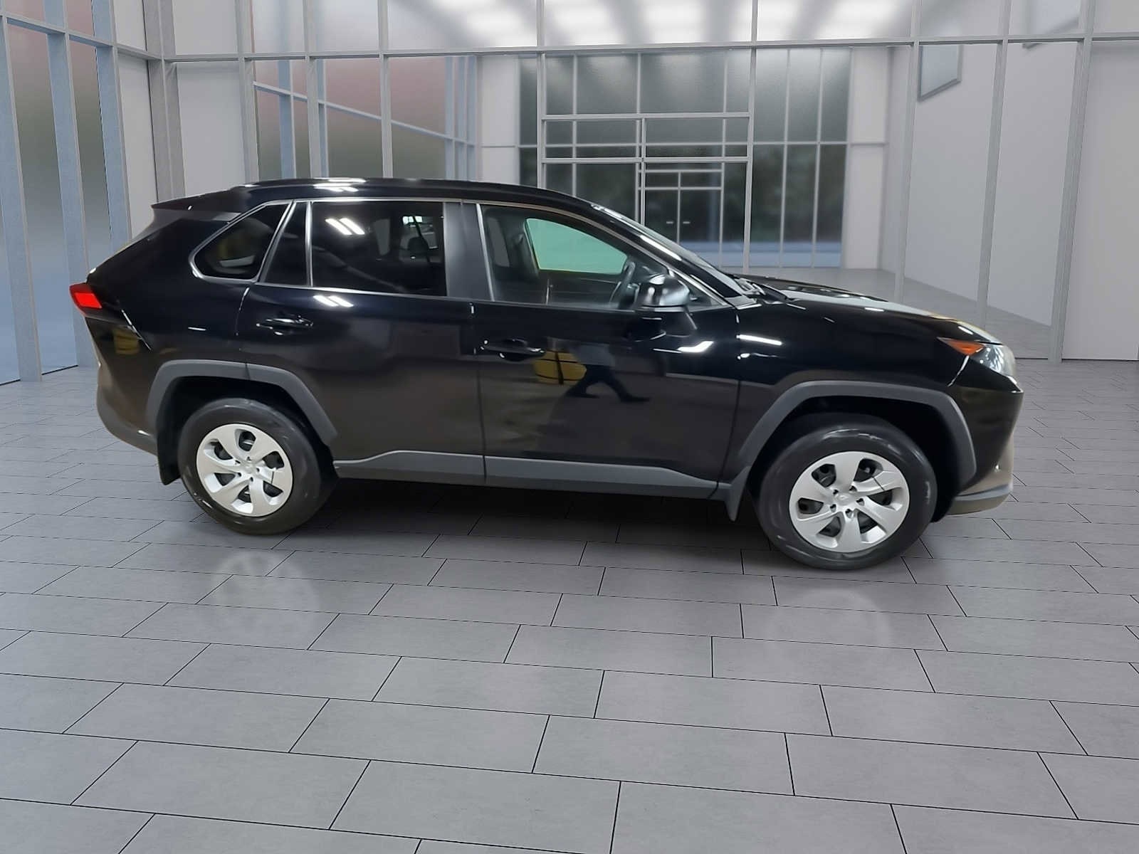 Thumbnail: 2021 Toyota RAV4 - 9