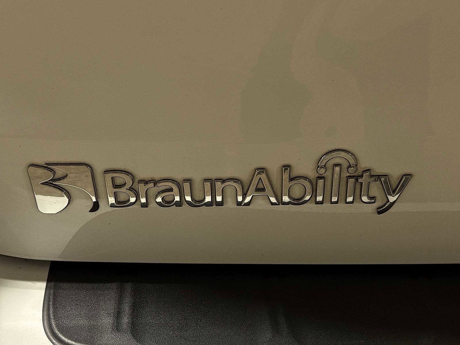 Thumbnail: 2018 Toyota Sienna - 28