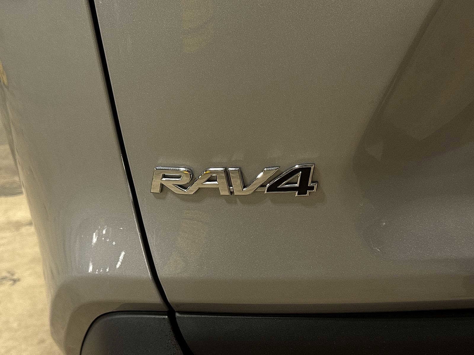 Thumbnail: 2022 Toyota RAV4 - 25