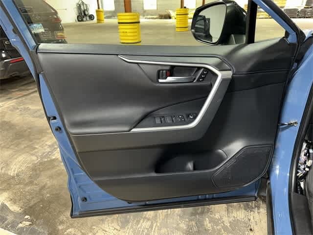 Thumbnail: 2022 Toyota RAV4 - 31