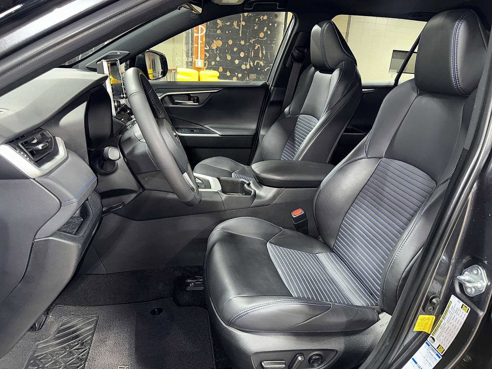 Thumbnail: 2022 Toyota RAV4 - 15