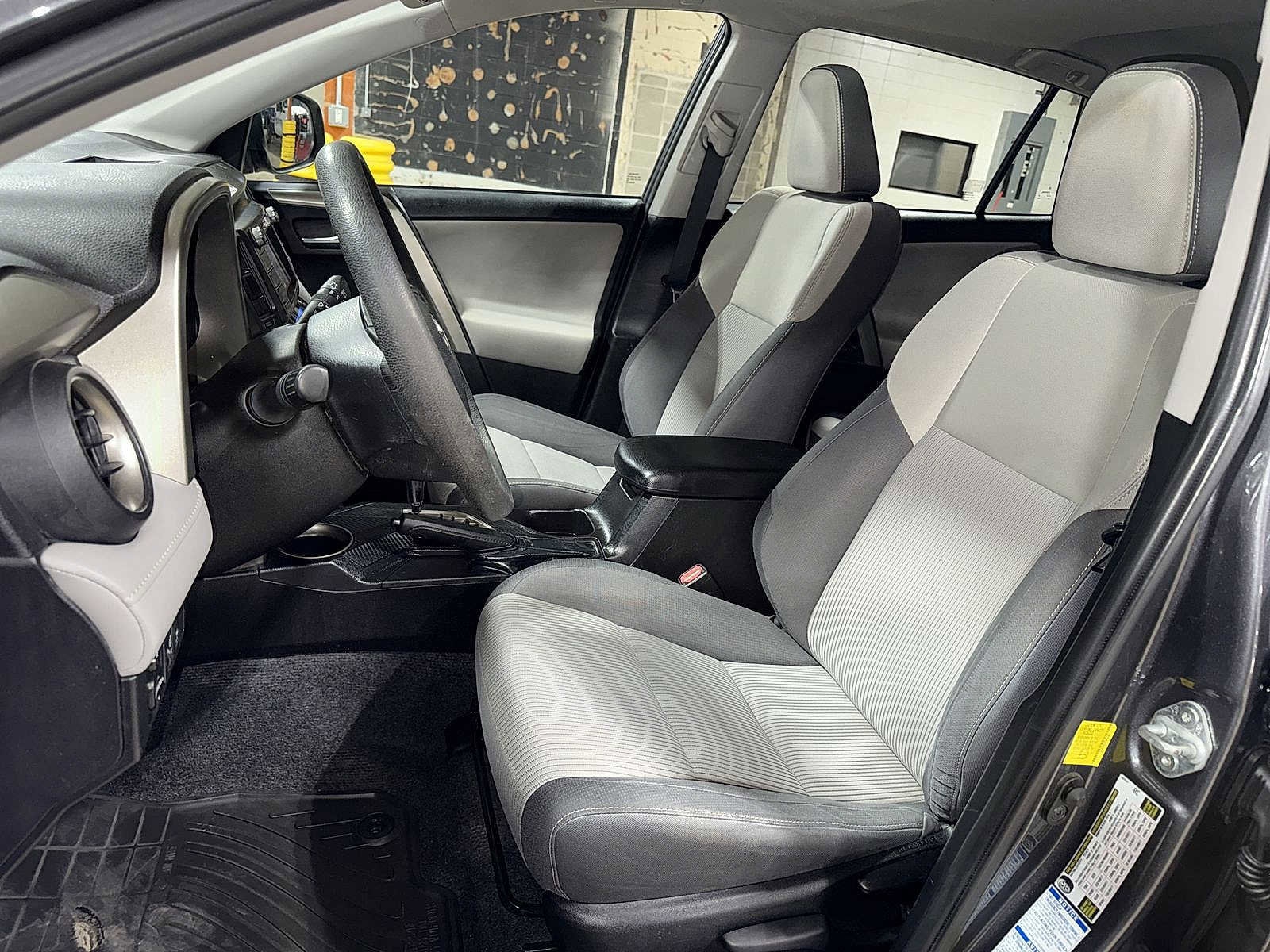 Thumbnail: 2014 Toyota RAV4 - 15