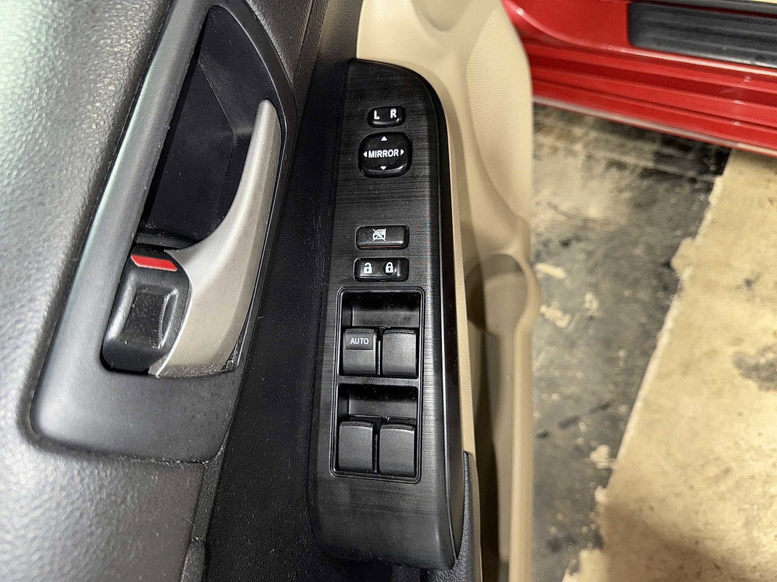 Thumbnail: 2012 Toyota Camry - 22