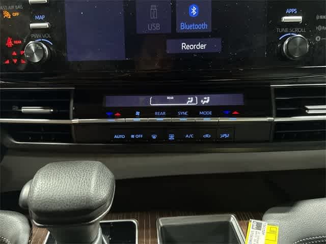 Thumbnail: 2022 Toyota Sienna - 22