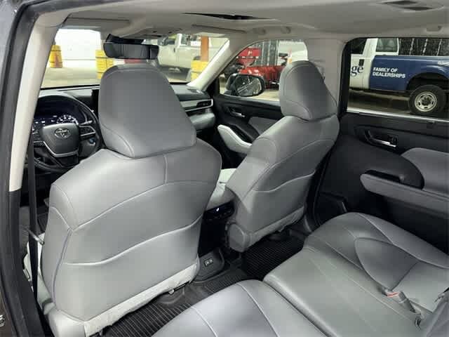 Thumbnail: 2022 Toyota Highlander - 29