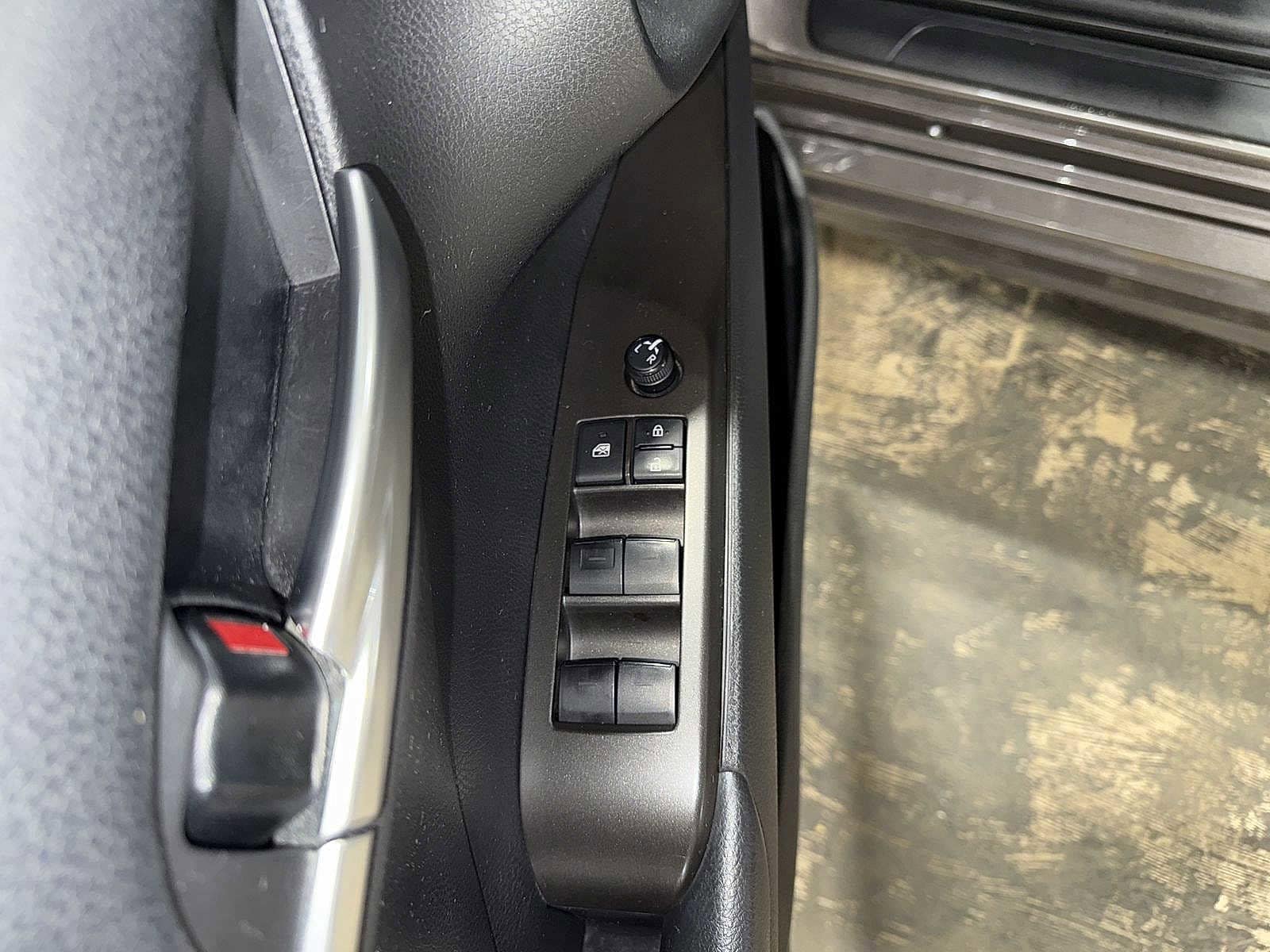 Thumbnail: 2023 Toyota Camry - 22