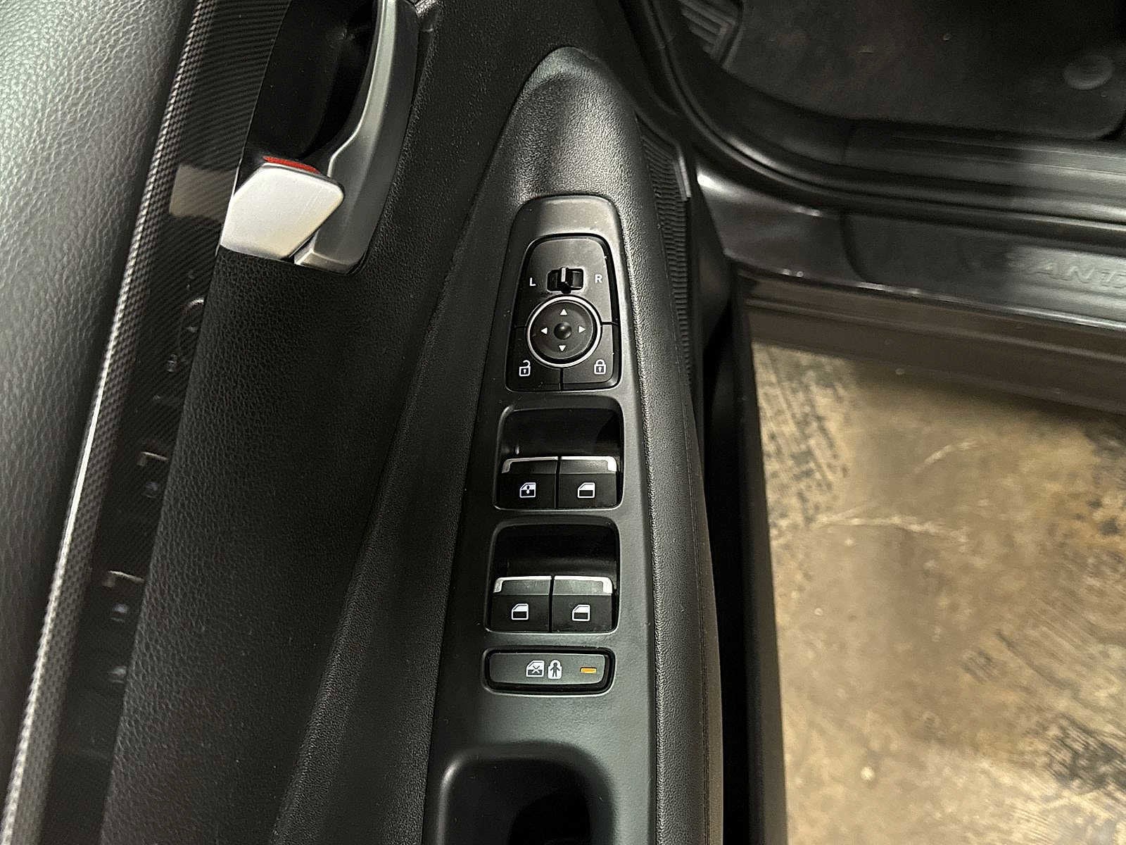 Thumbnail: 2023 Hyundai Santa Fe - 22