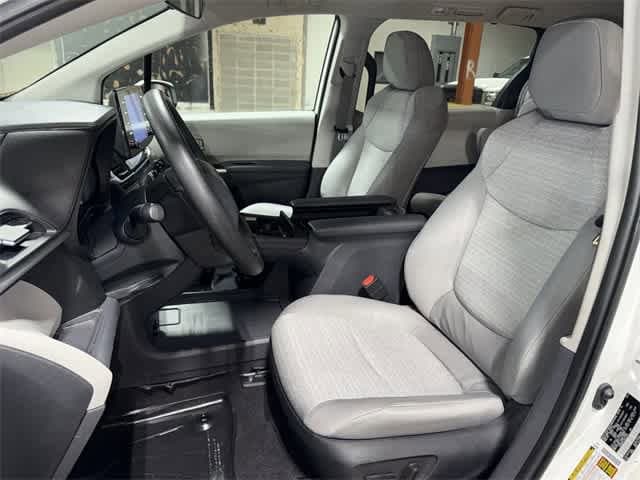 Thumbnail: 2022 Toyota Sienna - 15