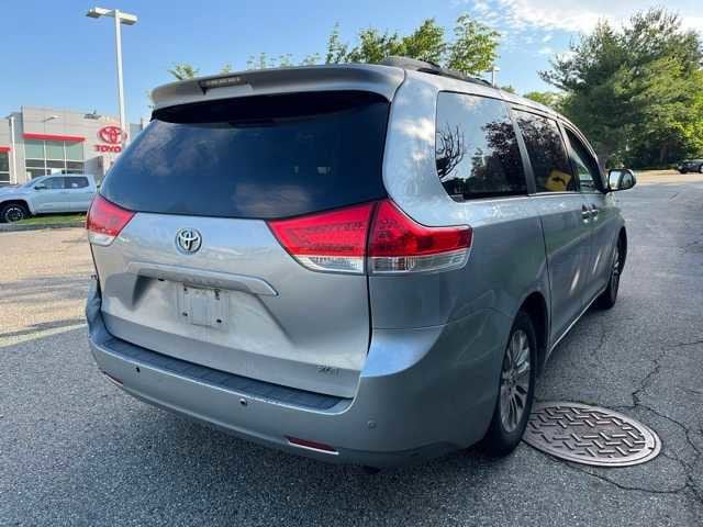 Thumbnail: 2011 Toyota Sienna - 4