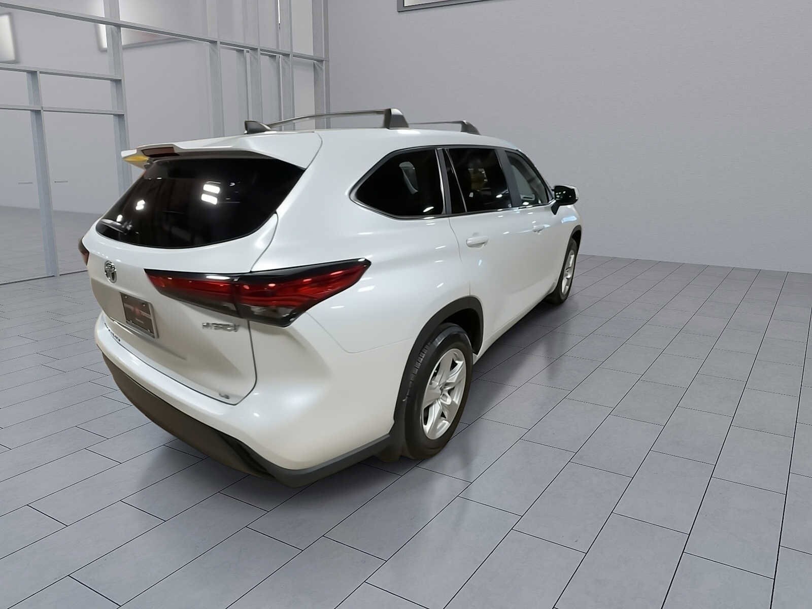 Thumbnail: 2023 Toyota Highlander - 8