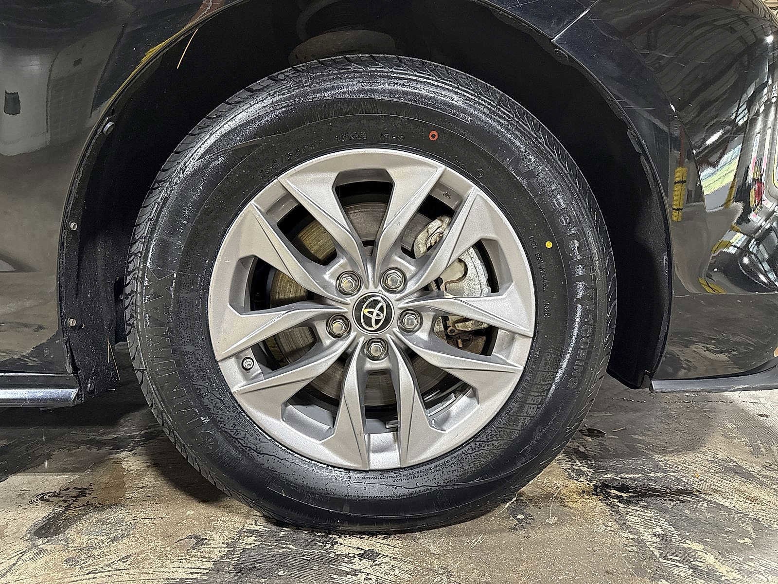 Thumbnail: 2022 Toyota Sienna - 10