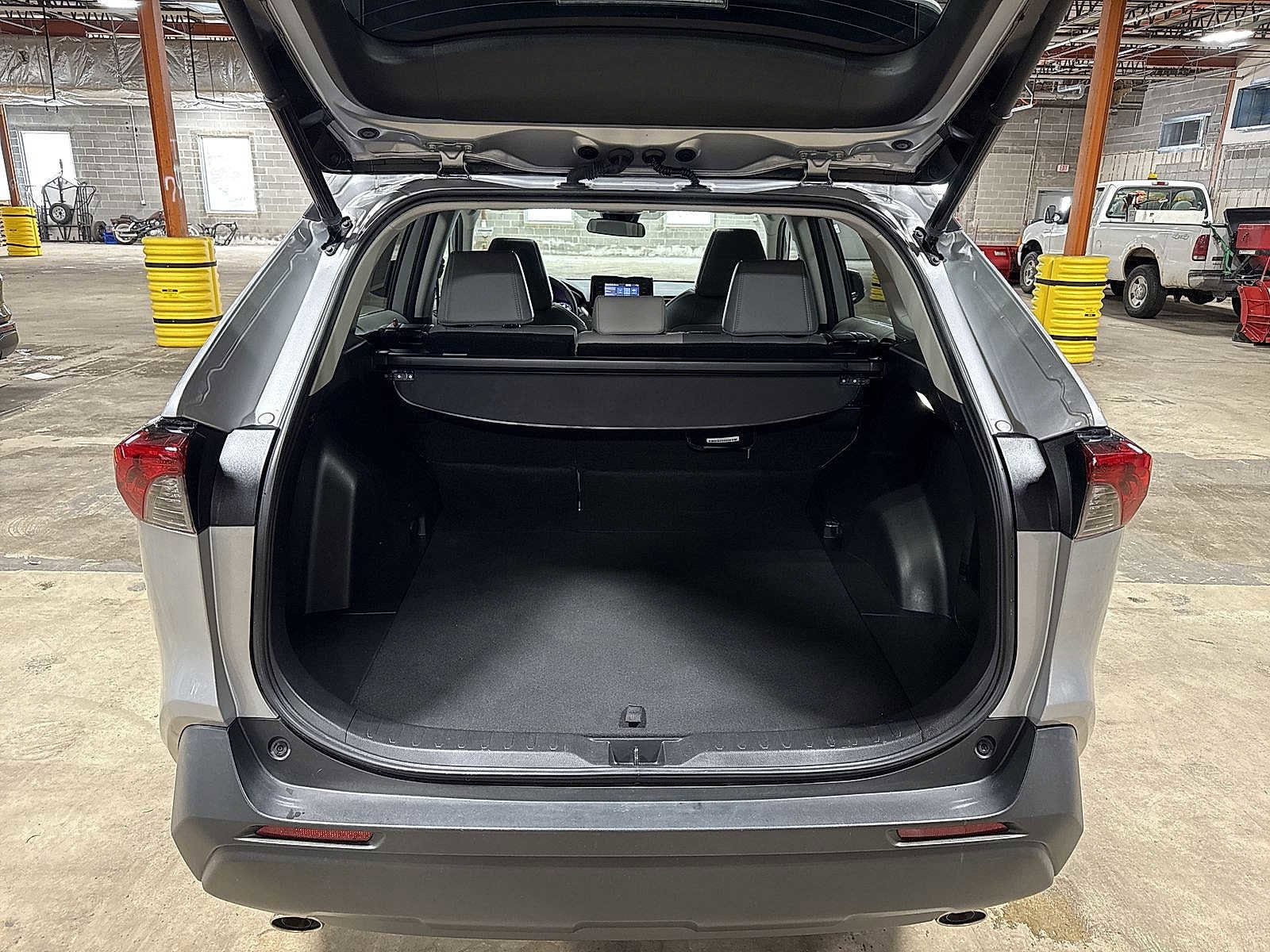 Thumbnail: 2022 Toyota RAV4 - 11