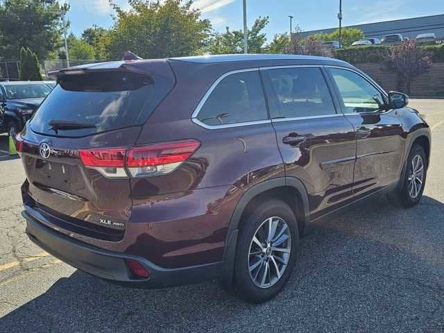 Thumbnail: 2019 Toyota Highlander - 4