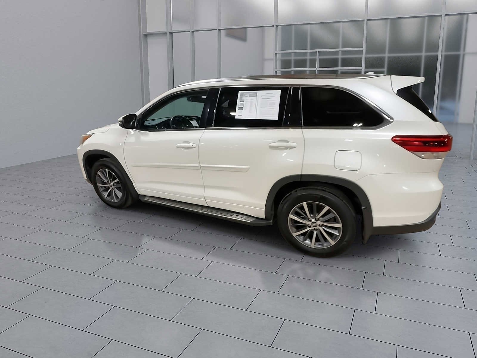 Thumbnail: 2017 Toyota Highlander - 6