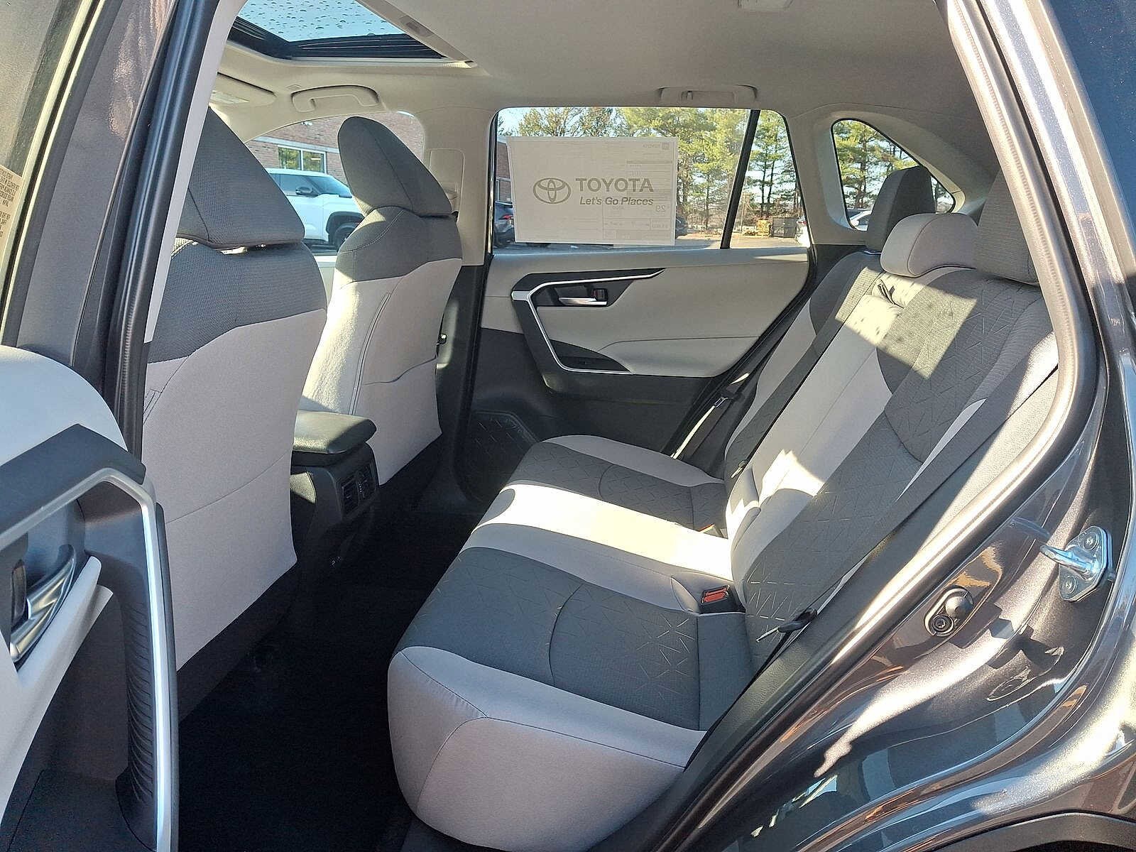 Thumbnail: 2025 Toyota RAV4 - 19