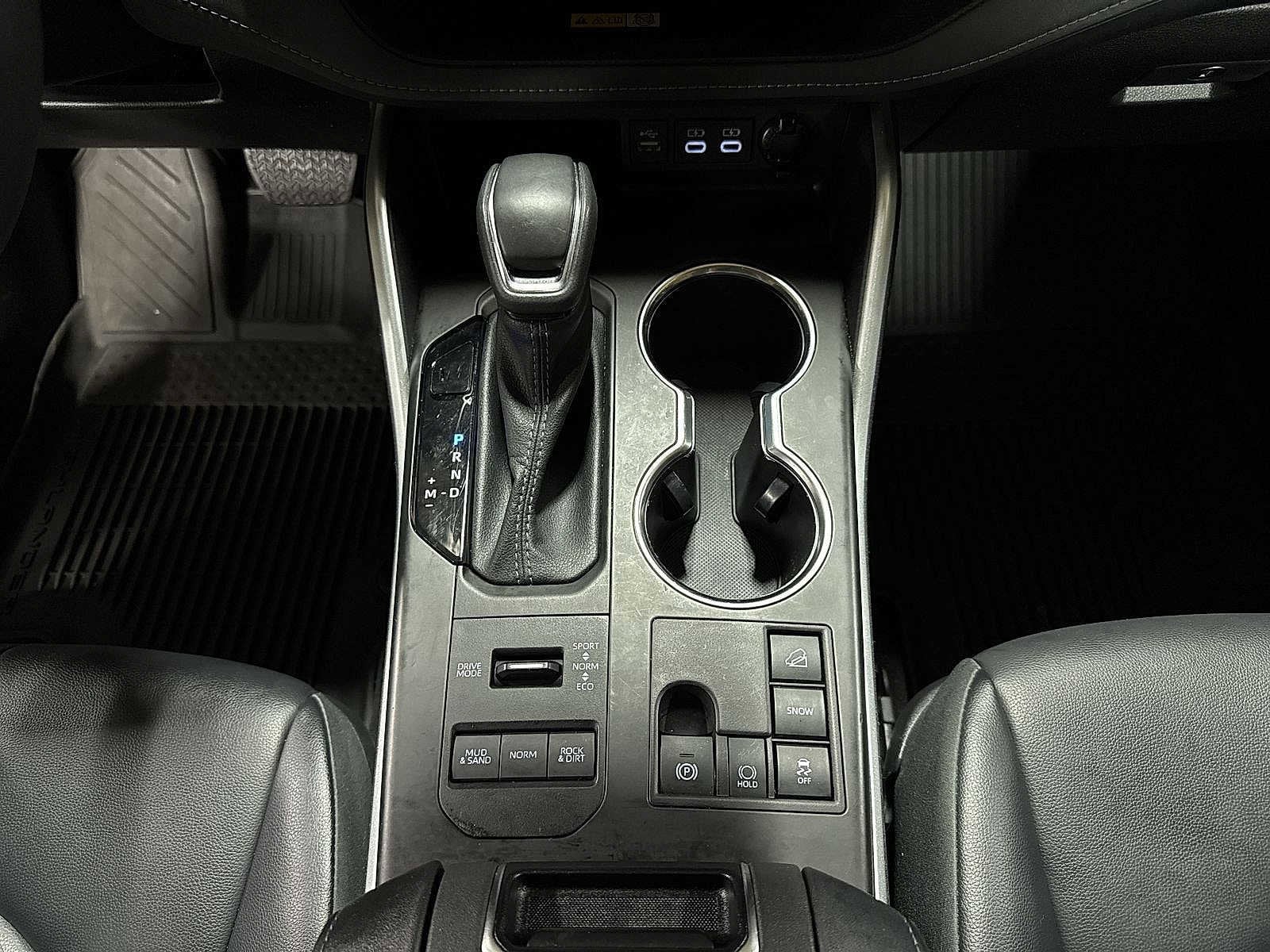 Thumbnail: 2023 Toyota Highlander - 31