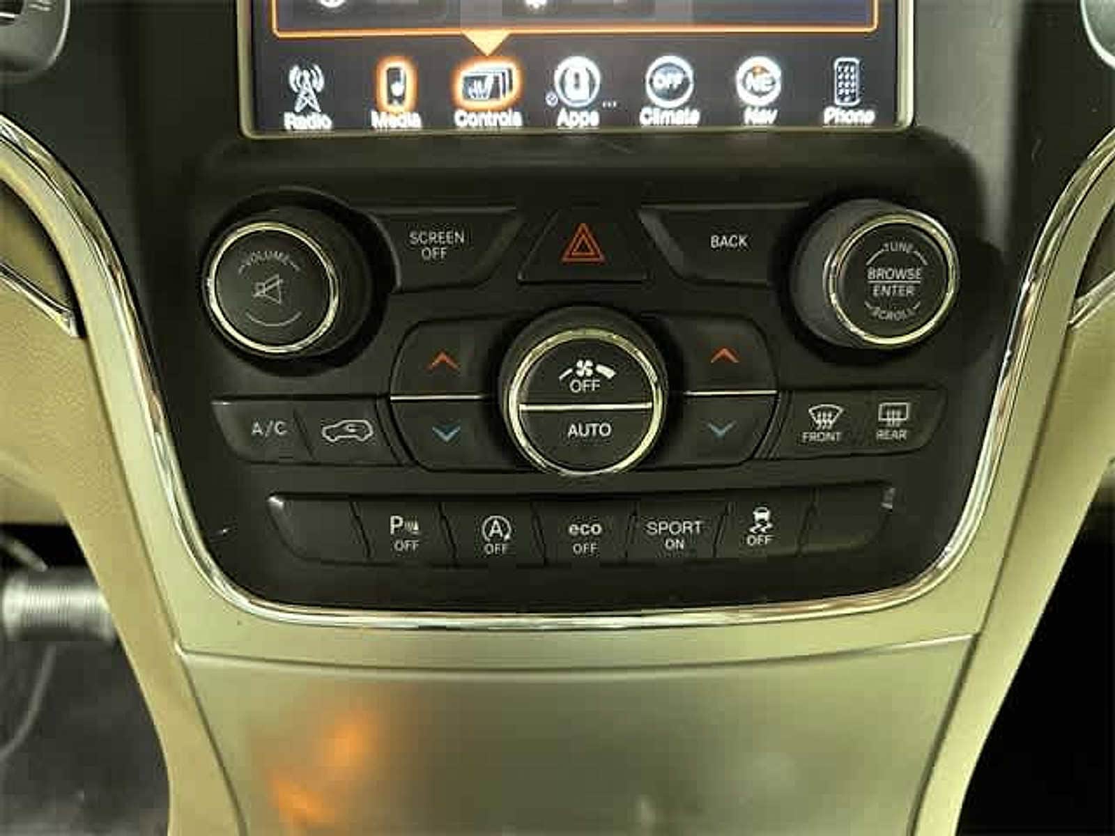 Thumbnail: 2016 Jeep Grand Cherokee - 33