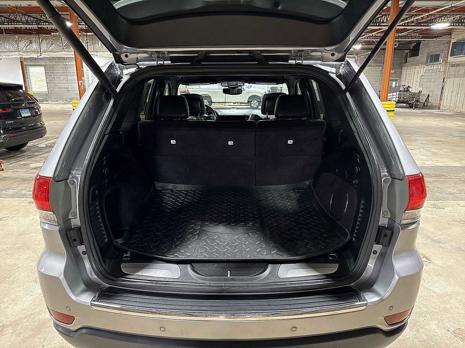 Thumbnail: 2017 Jeep Grand Cherokee - 11