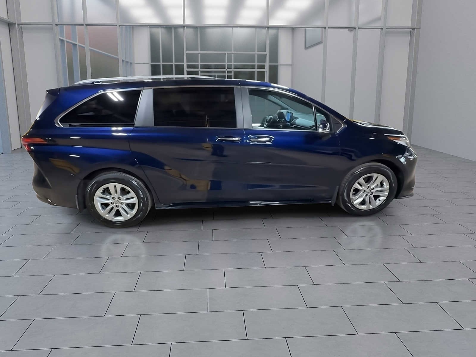 Thumbnail: 2023 Toyota Sienna - 9