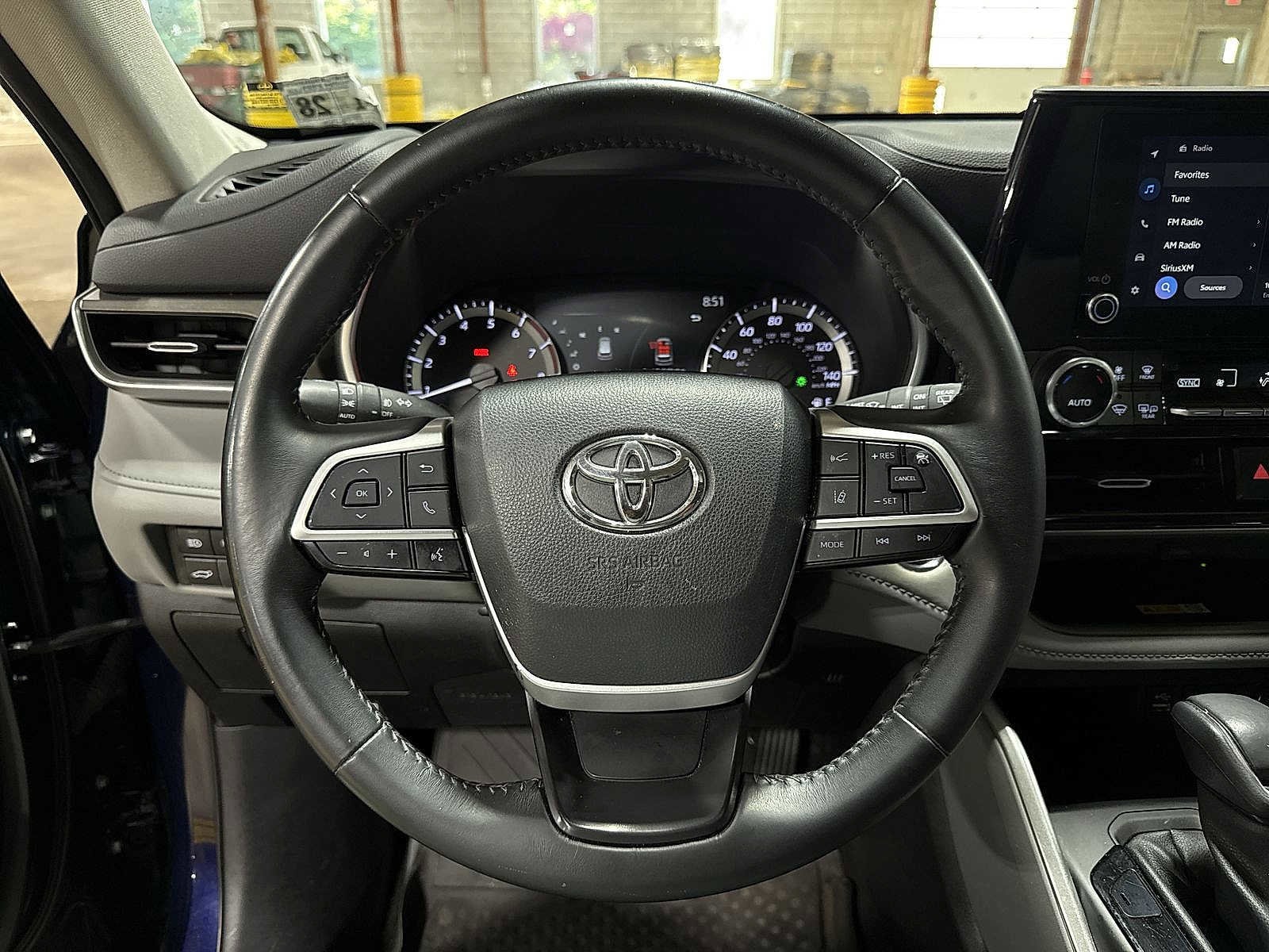 Thumbnail: 2023 Toyota Highlander - 19