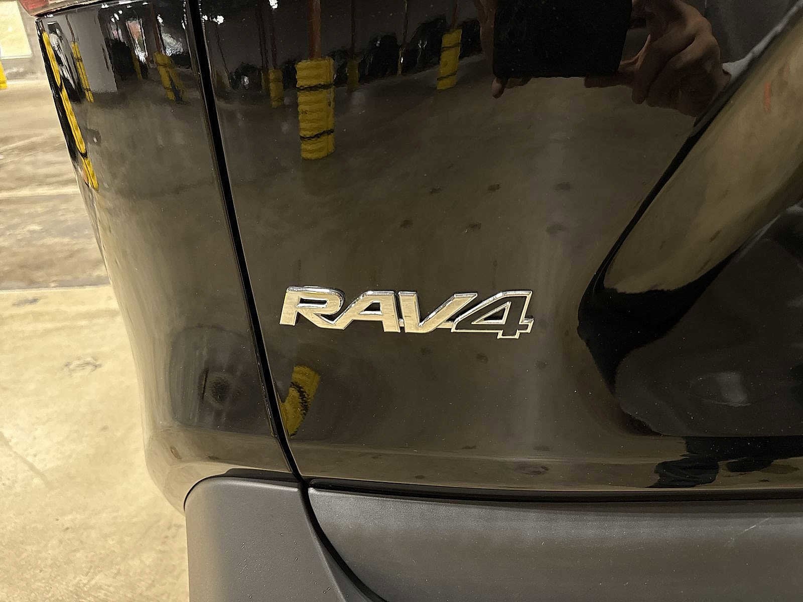 Thumbnail: 2021 Toyota RAV4 - 24