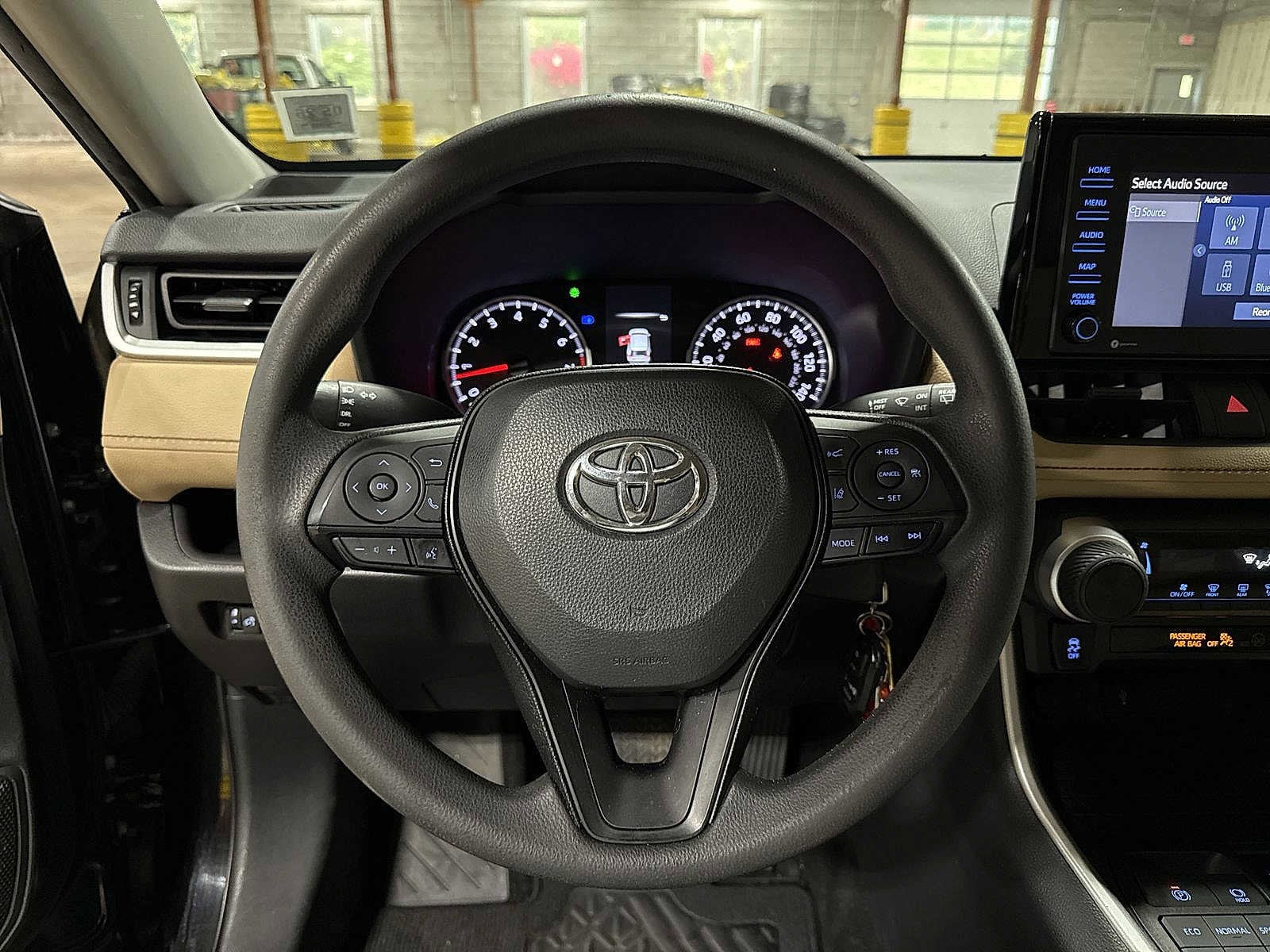 Thumbnail: 2021 Toyota RAV4 - 18