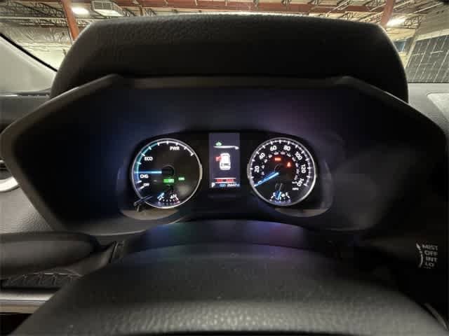 2022 Toyota RAV4 LE 32