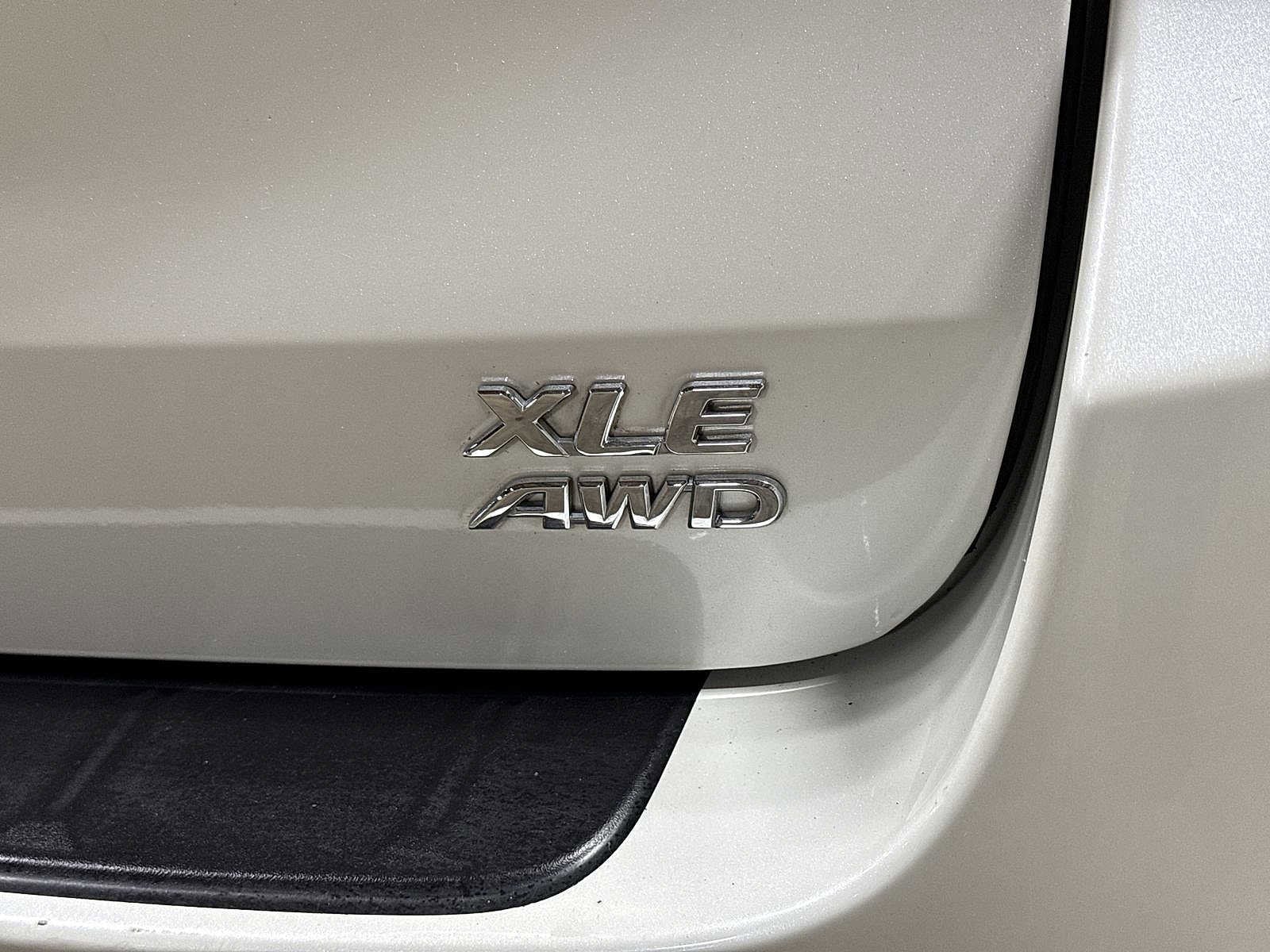 Thumbnail: 2020 Toyota Sienna - 28