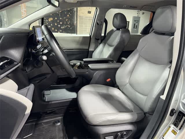 Thumbnail: 2022 Toyota Sienna - 15