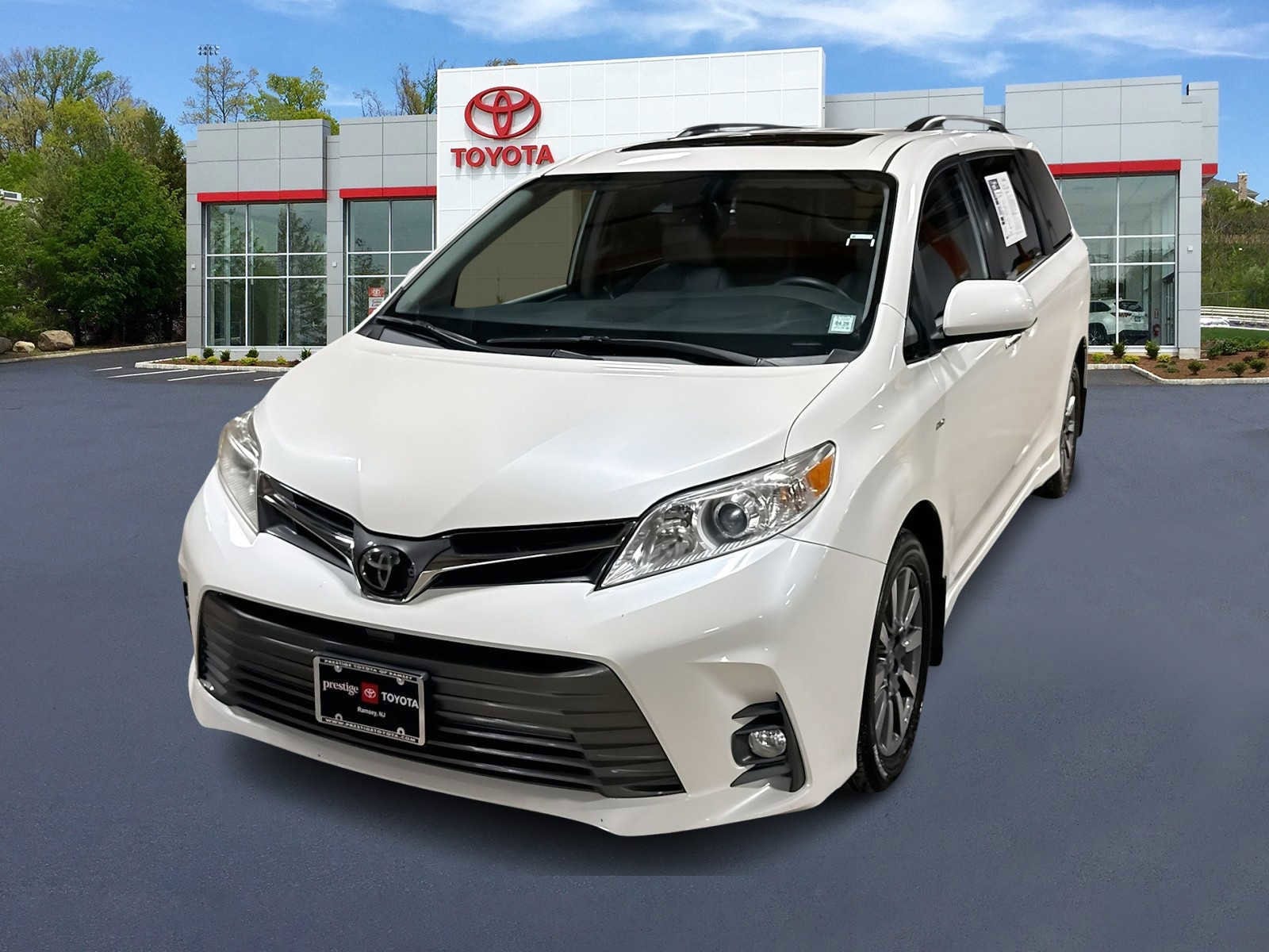 Thumbnail: 2020 Toyota Sienna - 1