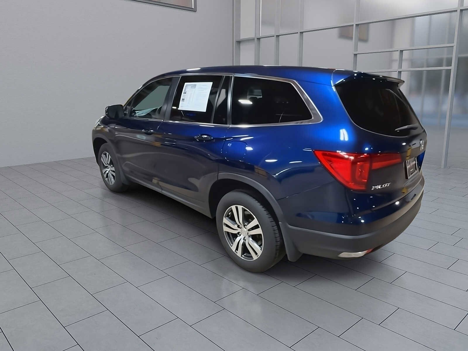Thumbnail: 2017 Honda Pilot - 8