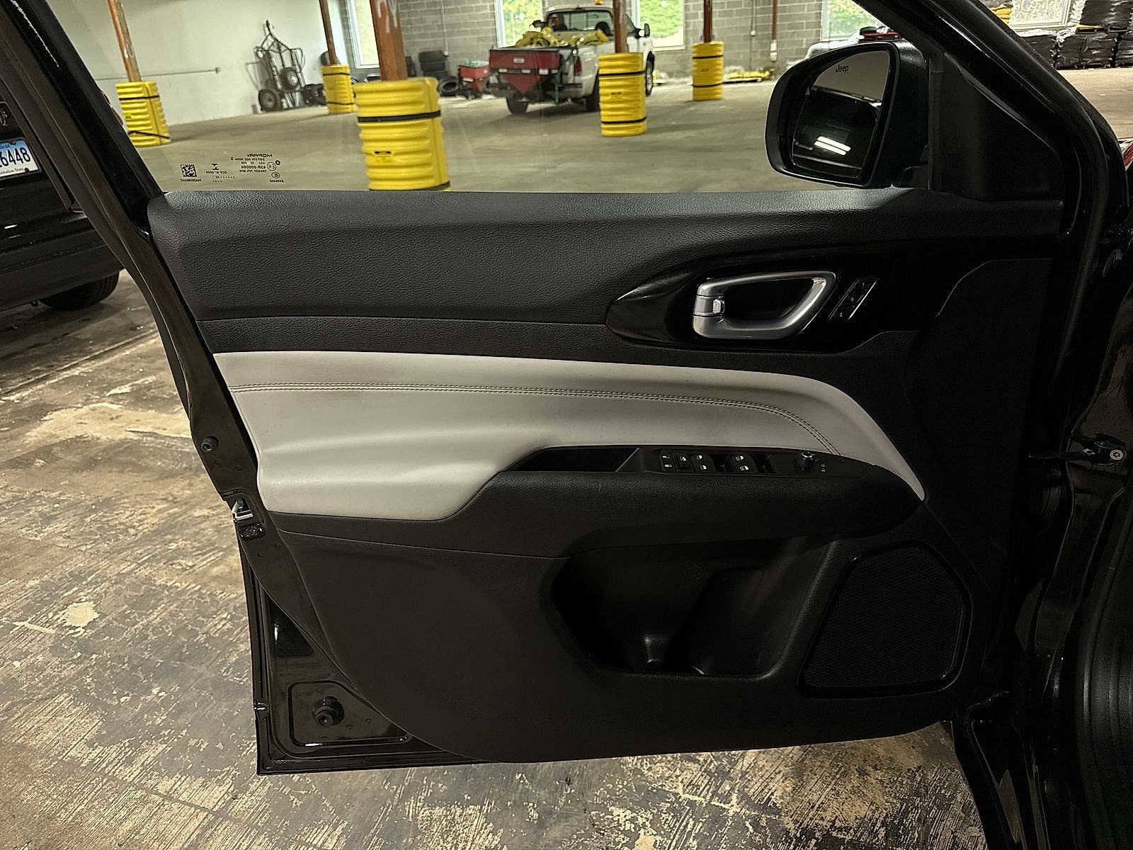 Thumbnail: 2022 Jeep Compass - 32