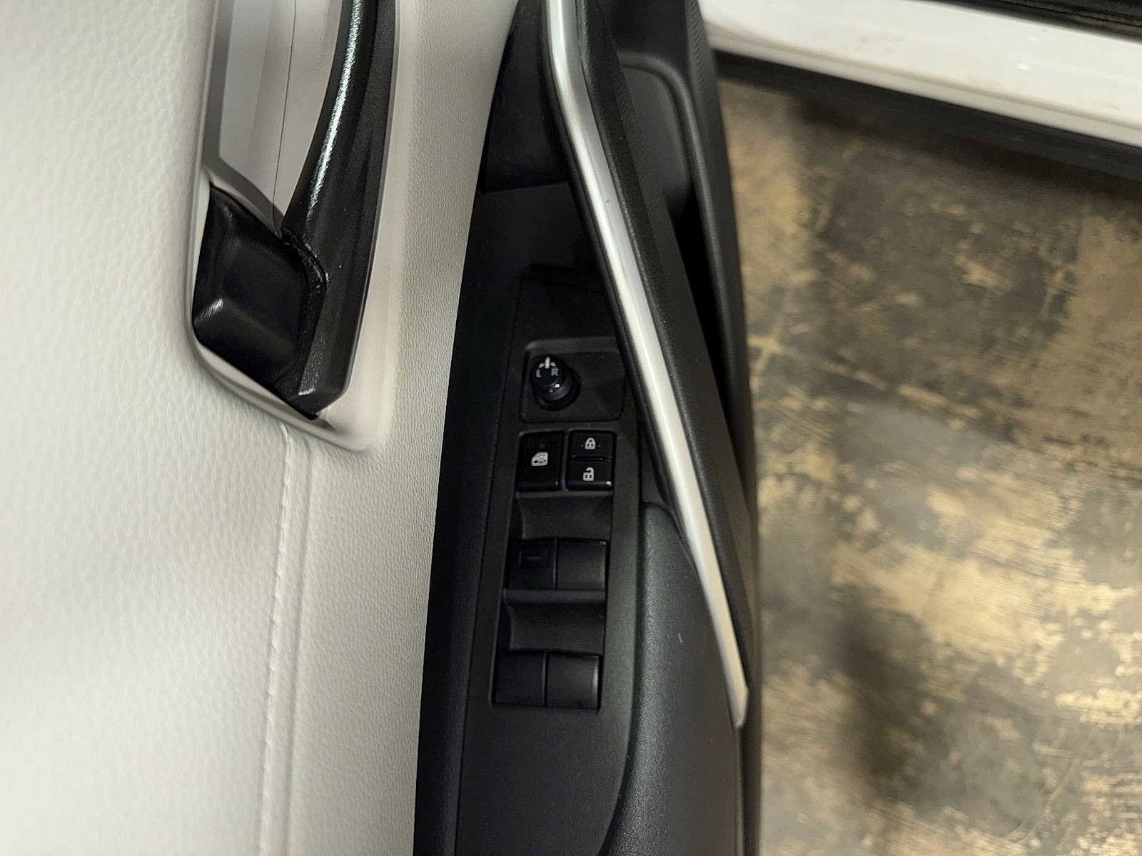 Thumbnail: 2023 Toyota Corolla Cross - 22