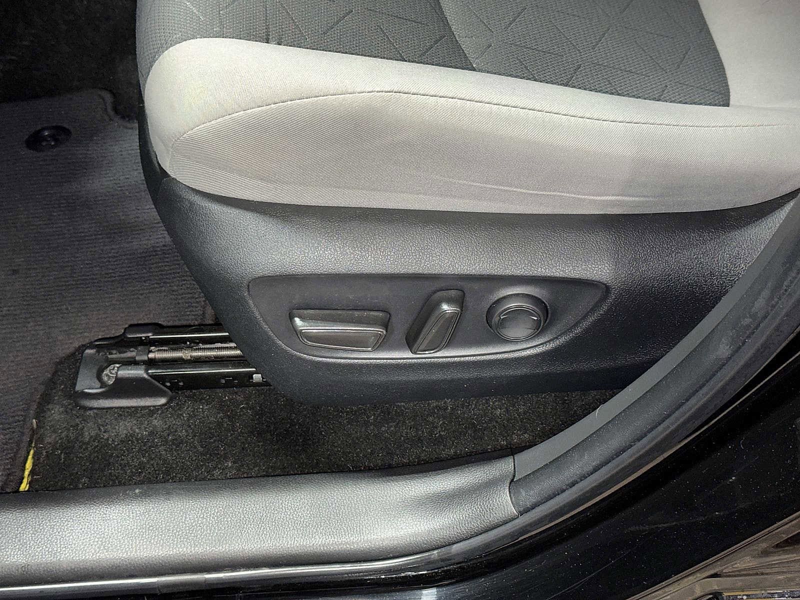 Thumbnail: 2023 Toyota RAV4 - 23