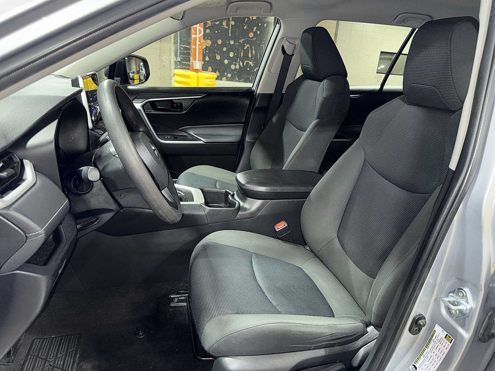 2023 Toyota RAV4 LE - Photo 15