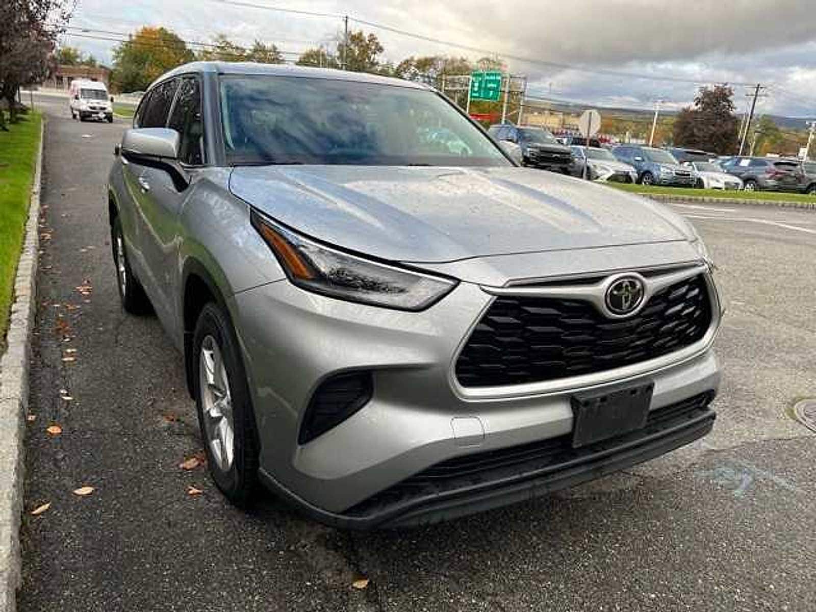 Thumbnail: 2021 Toyota Highlander - 3