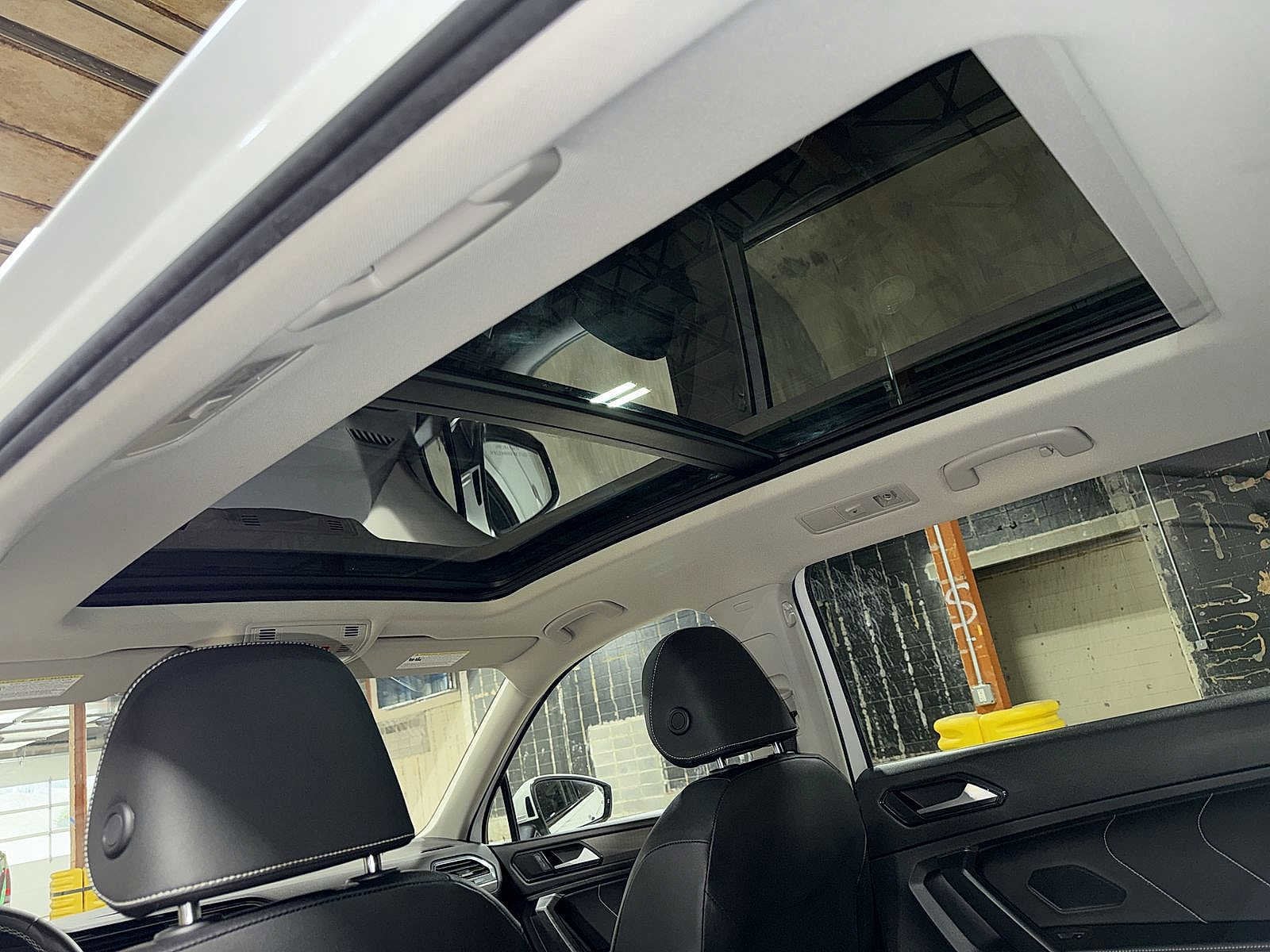 Thumbnail: 2022 Volkswagen Tiguan - 24