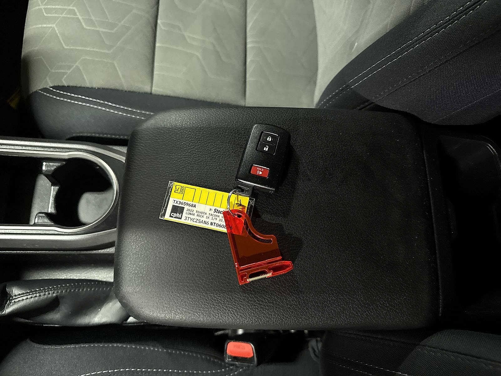 Thumbnail: 2022 Toyota Tacoma - 32