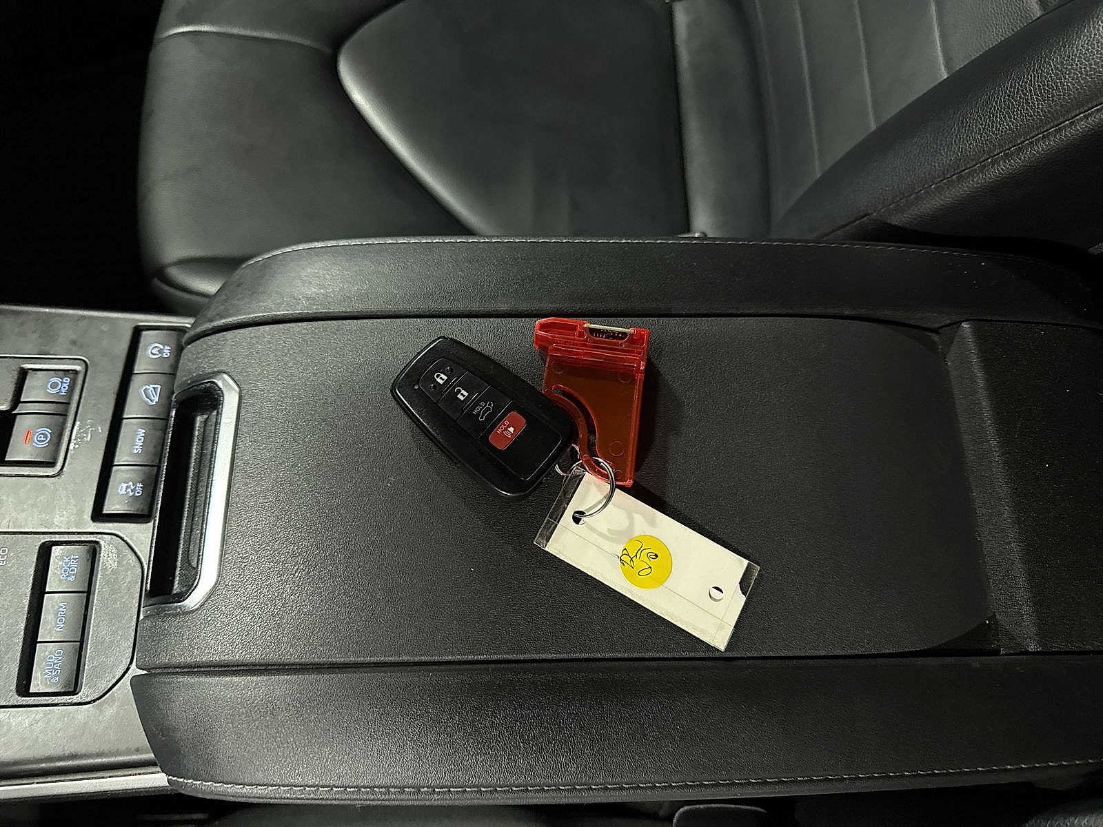 Thumbnail: 2022 Toyota Highlander - 32