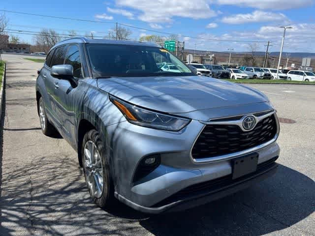 Thumbnail: 2023 Toyota Highlander - 3