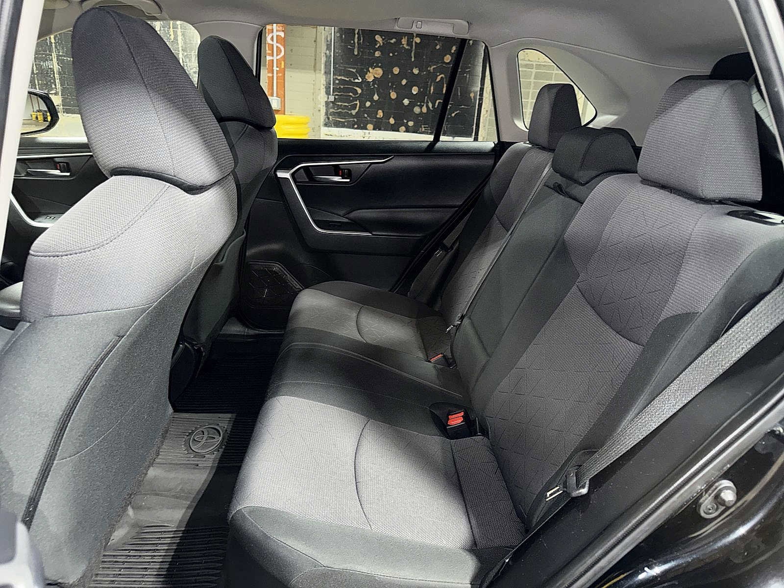 Thumbnail: 2019 Toyota RAV4 - 17