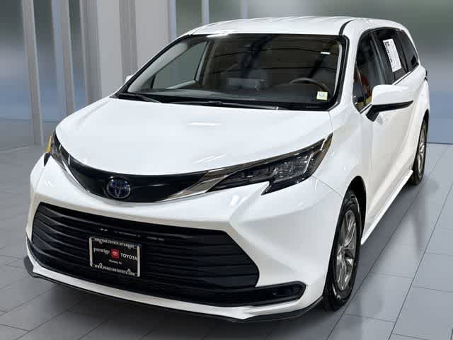 Thumbnail: 2022 Toyota Sienna - 1