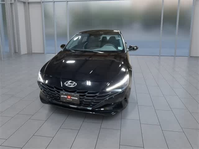 2023 Hyundai Elantra SEL photo 2