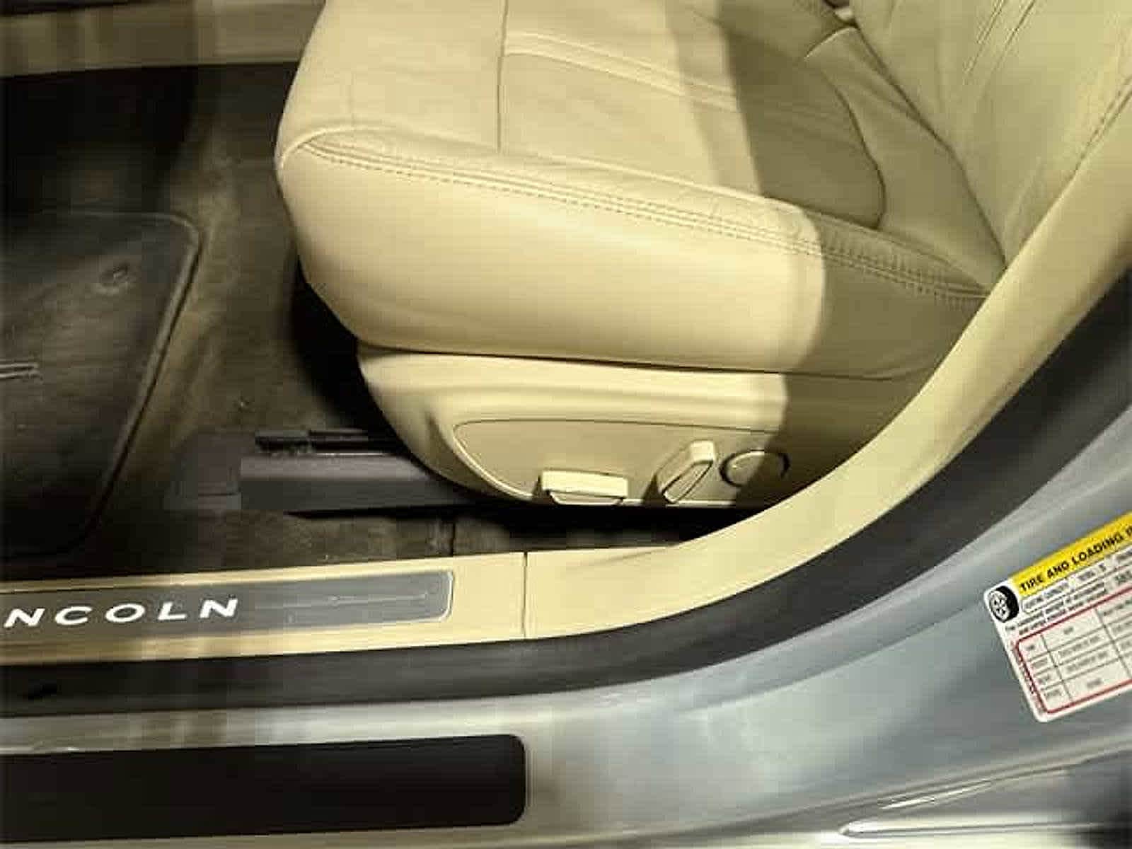 Thumbnail: 2014 Lincoln MKZ - 42